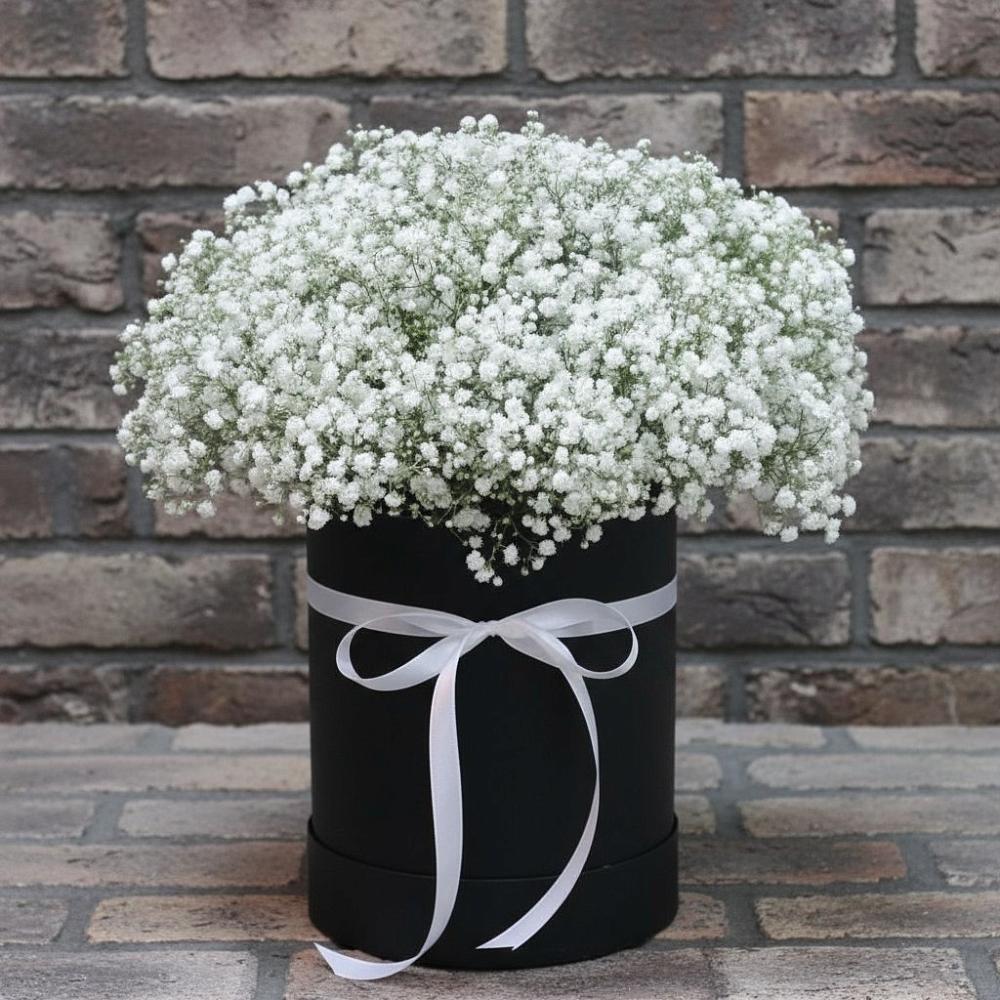 Цветочная композиция из Гипсофила в шляпной коробке в Мурыгино