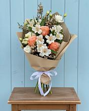 Букет цветов из:  Альстромерии, Лизиантусы, Розы и Хризантемы в Мурыгино