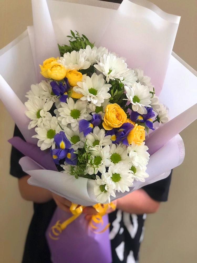 Букет цветов из: Ирисы, Хризантемы и Розы в Мурыгино