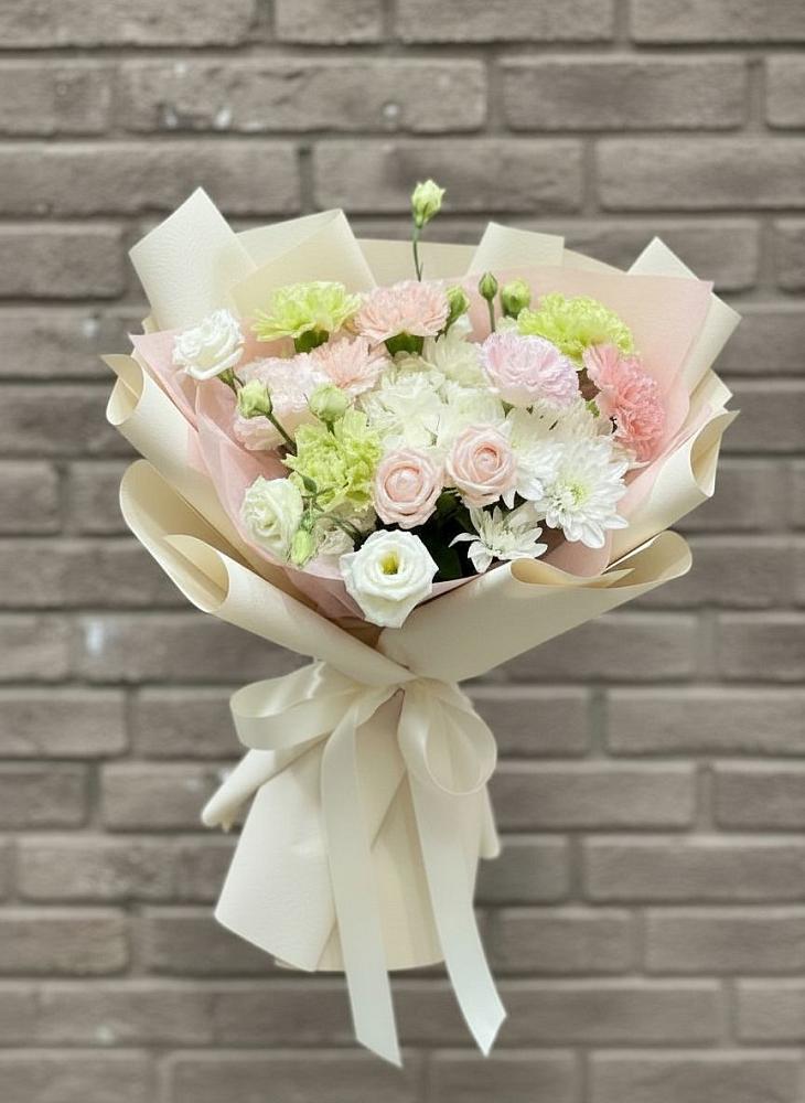 Букет цветов из: Гвоздики, Розы, Лизиантусы и Хризантемы в Мурыгино