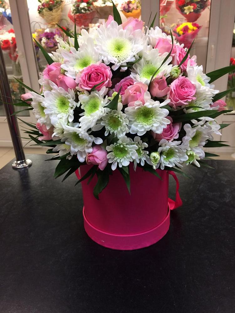 Цветочная композиция из Розы и Хризантемы в шляпной коробке в Мурыгино