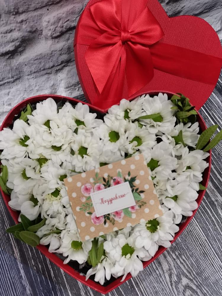 Цветочная композиция из Хризантемы в виде сердца в Мурыгино